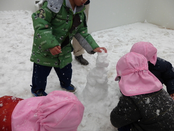 2014.2.14雪だるま作成.JPG